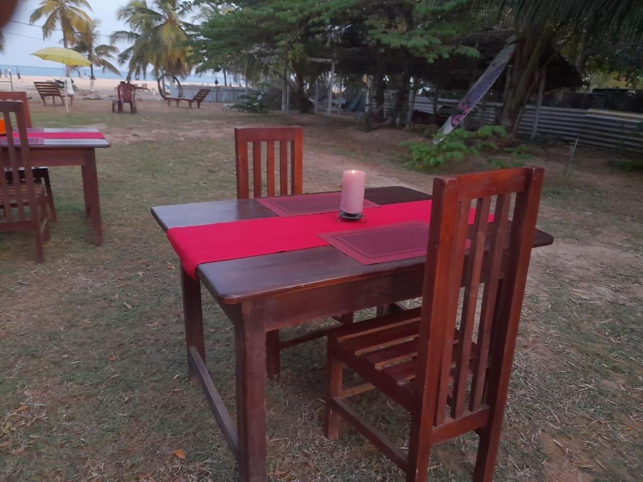 Baden Beach Hotel Kalkudah  Eksteriør billede