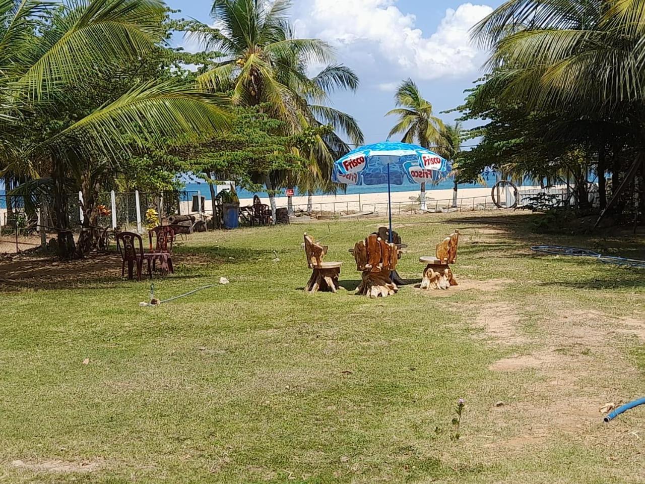 Baden Beach Hotel Kalkudah  Eksteriør billede