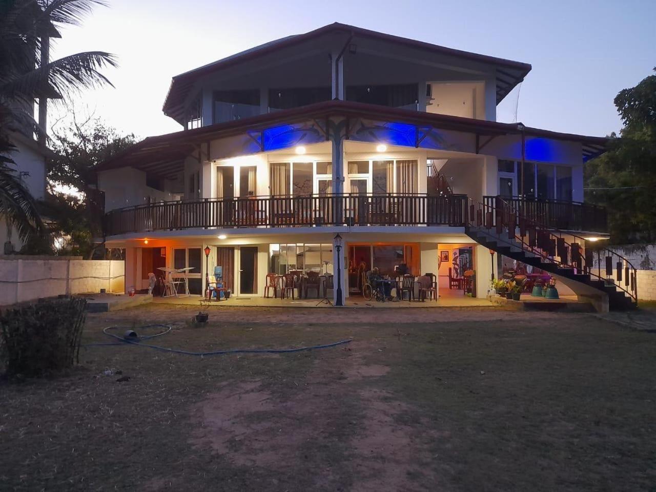 Baden Beach Hotel Kalkudah  Eksteriør billede