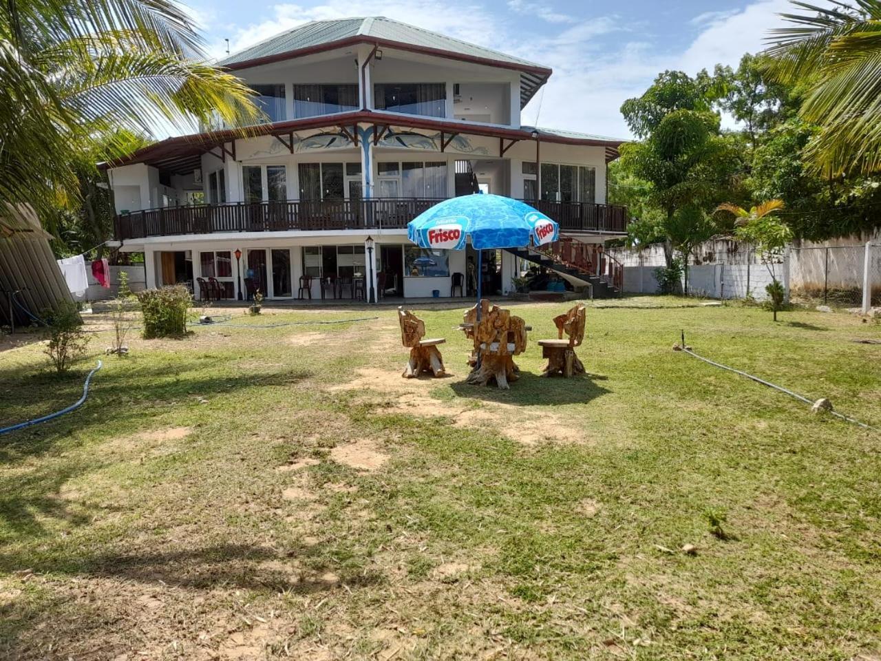 Baden Beach Hotel Kalkudah  Eksteriør billede
