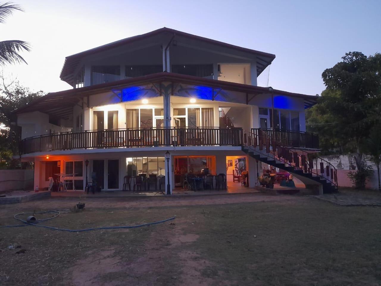 Baden Beach Hotel Kalkudah  Eksteriør billede