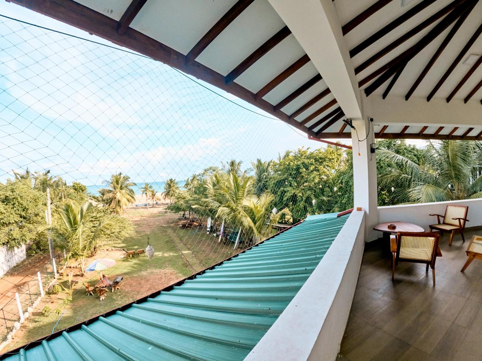Baden Beach Hotel Kalkudah  Eksteriør billede