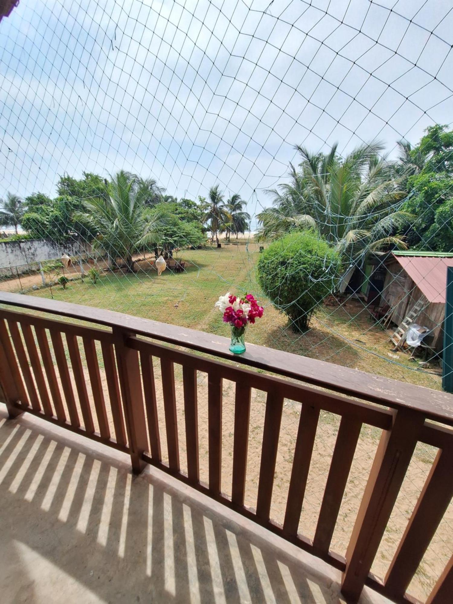 Baden Beach Hotel Kalkudah  Eksteriør billede