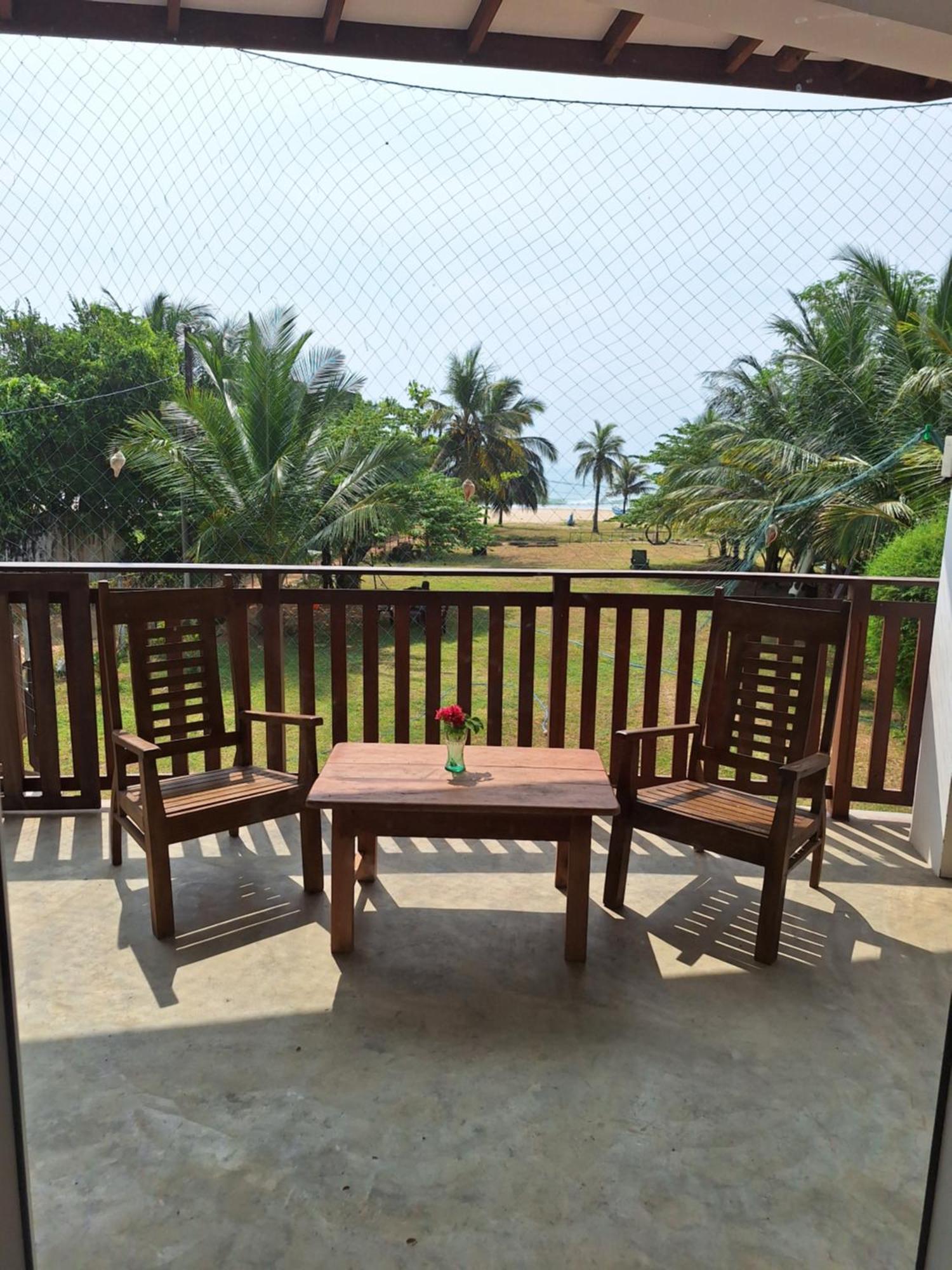 Baden Beach Hotel Kalkudah  Eksteriør billede