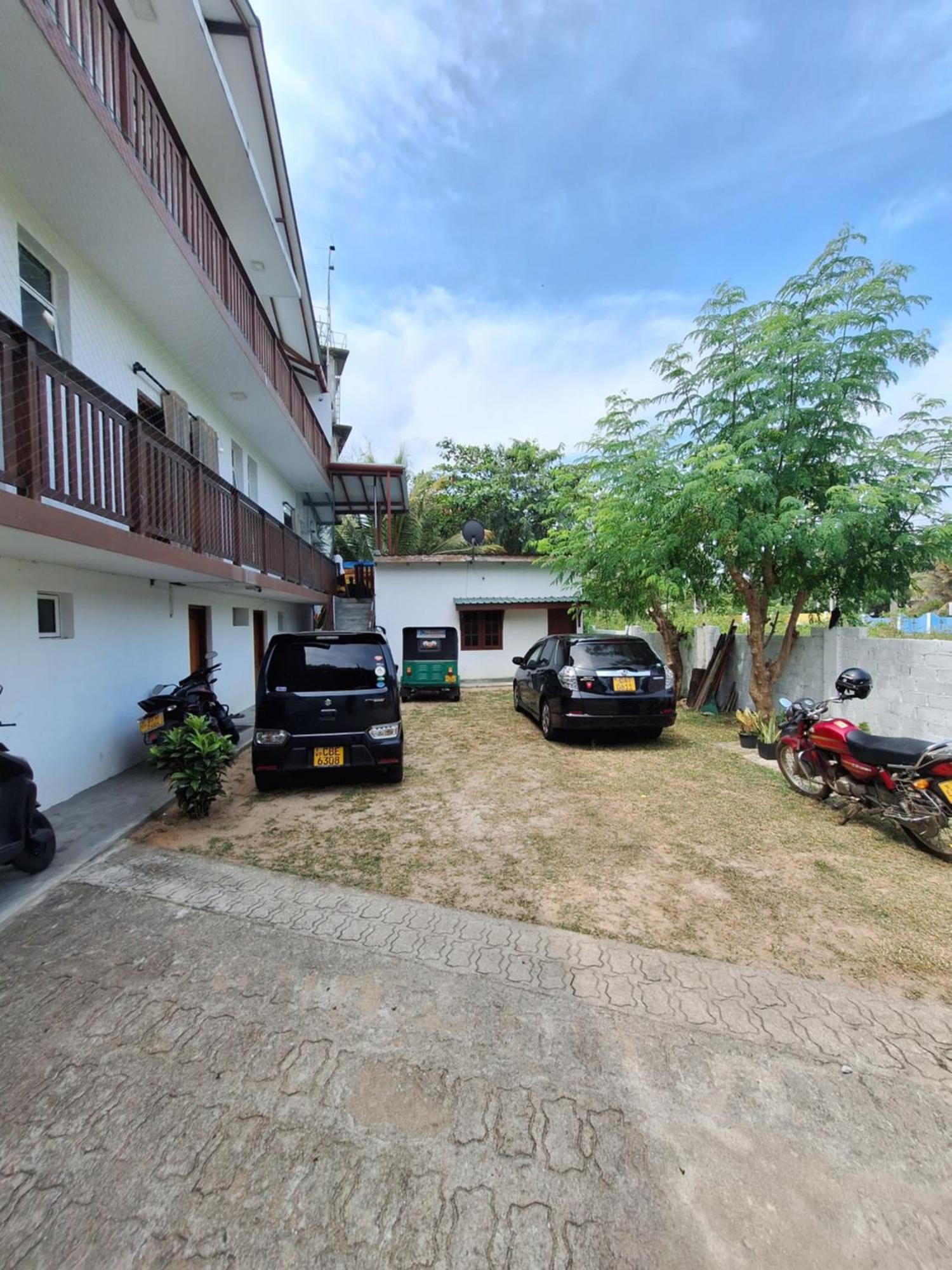 Baden Beach Hotel Kalkudah  Eksteriør billede